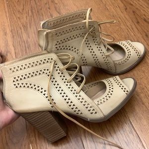Restricted tan heels, size 7